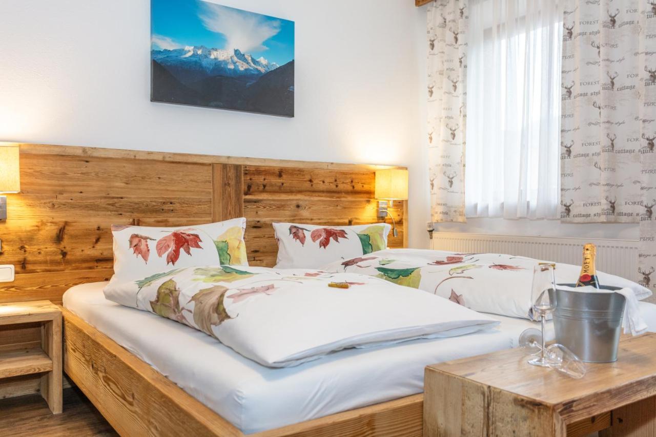 Gasthof St. Adolari Hotell Sankt Ulrich am Pillersee Eksteriør bilde