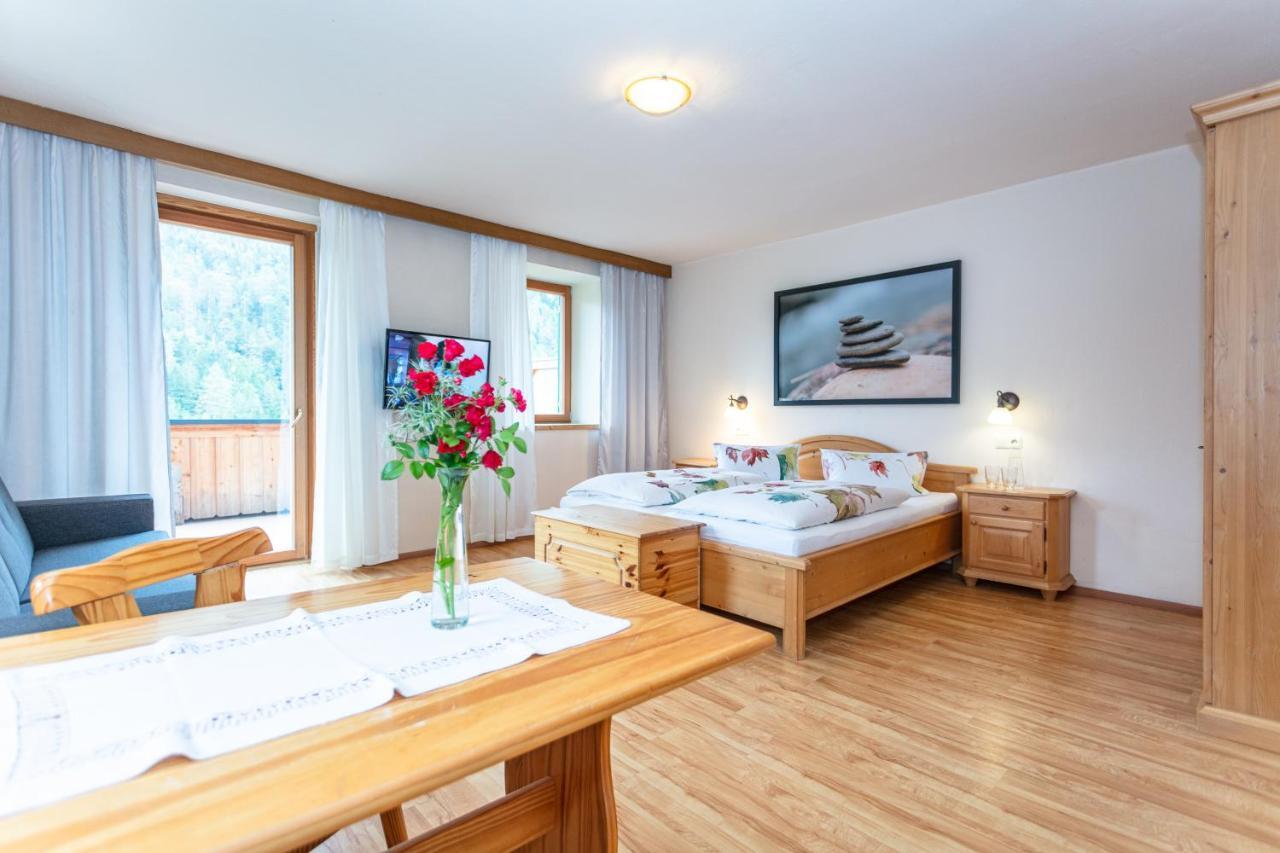 Gasthof St. Adolari Hotell Sankt Ulrich am Pillersee Eksteriør bilde