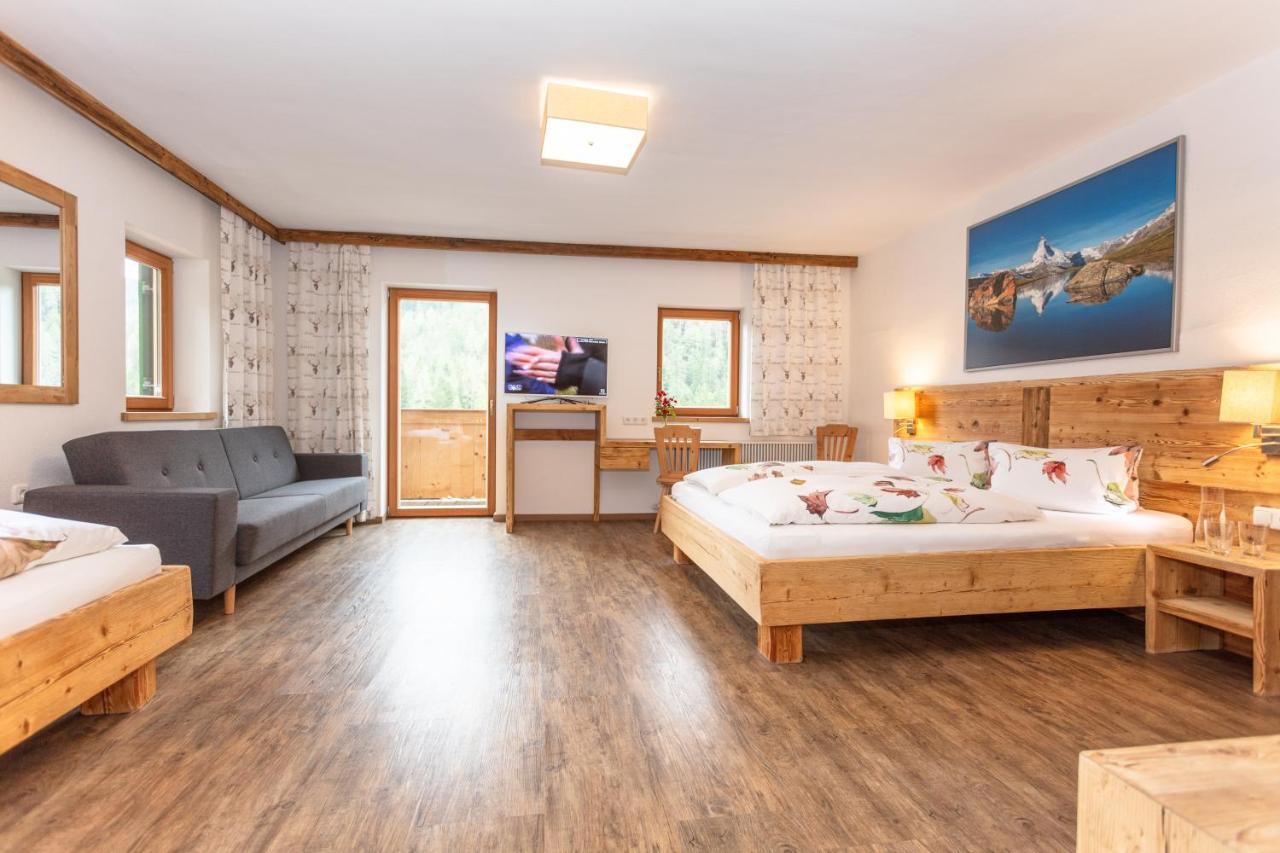 Gasthof St. Adolari Hotell Sankt Ulrich am Pillersee Eksteriør bilde