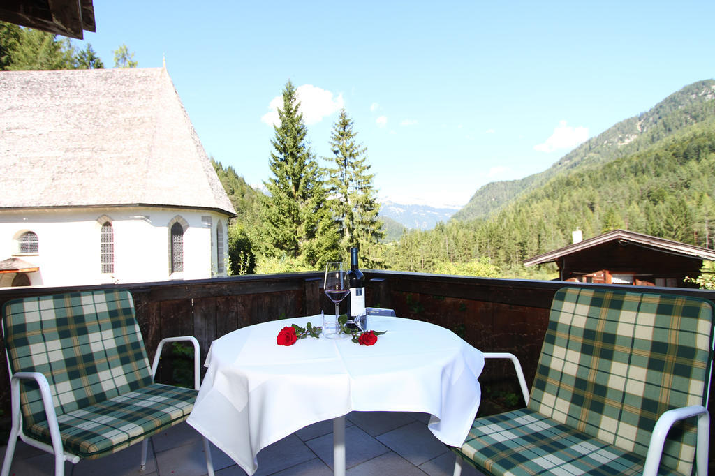 Gasthof St. Adolari Hotell Sankt Ulrich am Pillersee Rom bilde