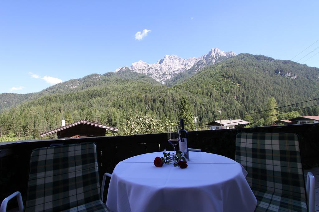 Gasthof St. Adolari Hotell Sankt Ulrich am Pillersee Rom bilde