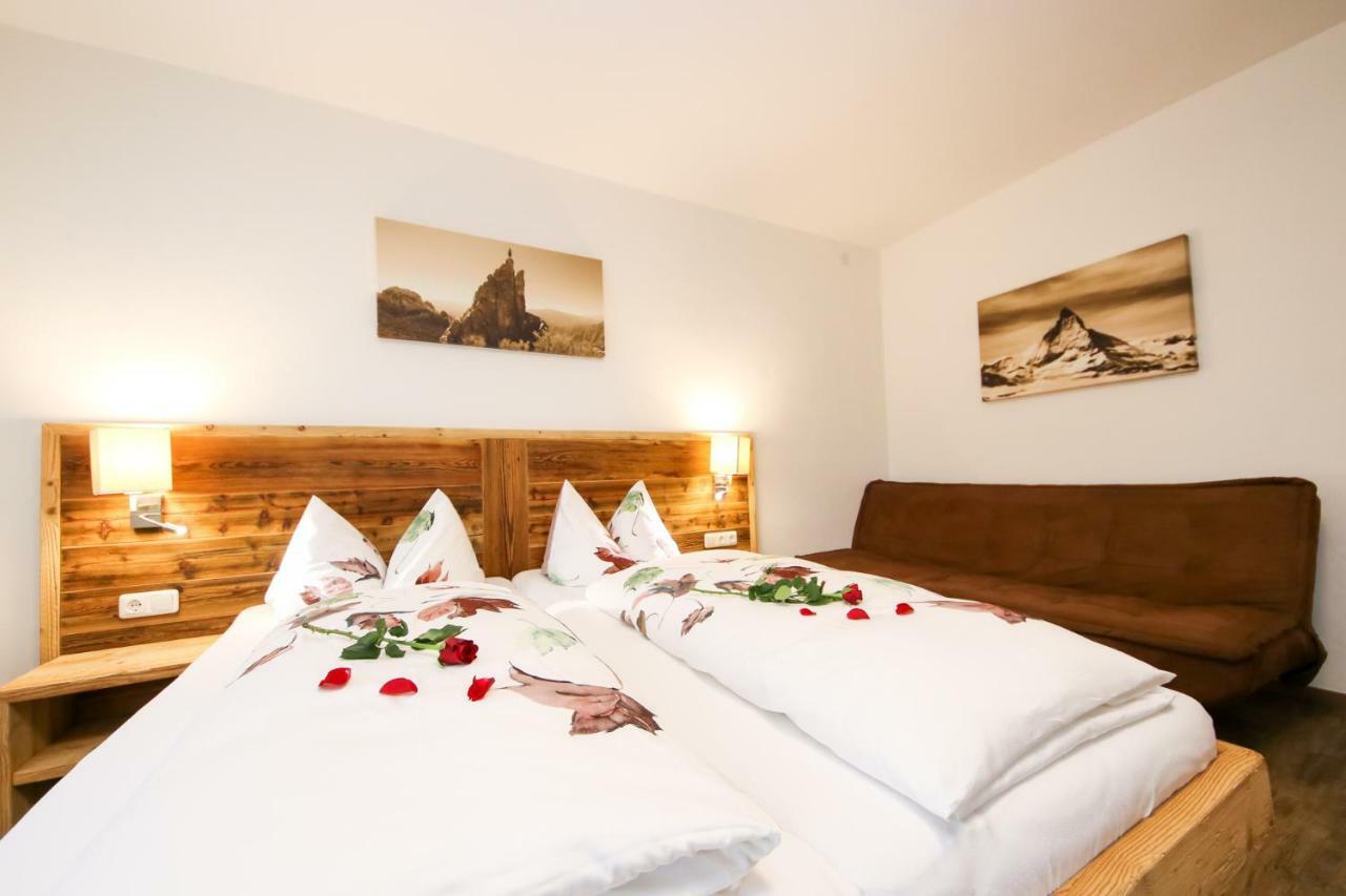 Gasthof St. Adolari Hotell Sankt Ulrich am Pillersee Eksteriør bilde