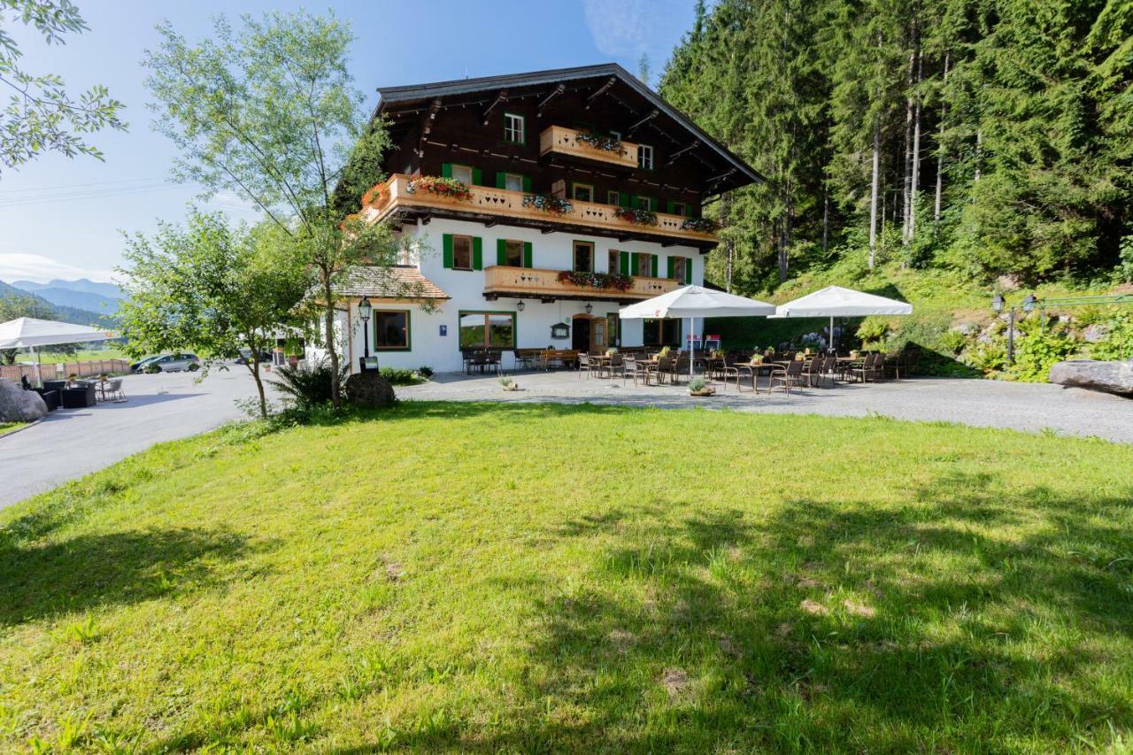 Gasthof St. Adolari Hotell Sankt Ulrich am Pillersee Eksteriør bilde